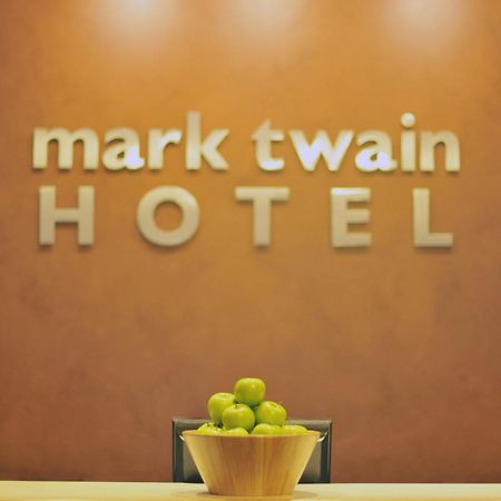 Mark Twain Hotel Peoria Buitenkant foto